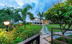 Saffronstays Le Soil, Igatpuri - Pet-Friendly Villa With Viewing Deck For Panoramic Views